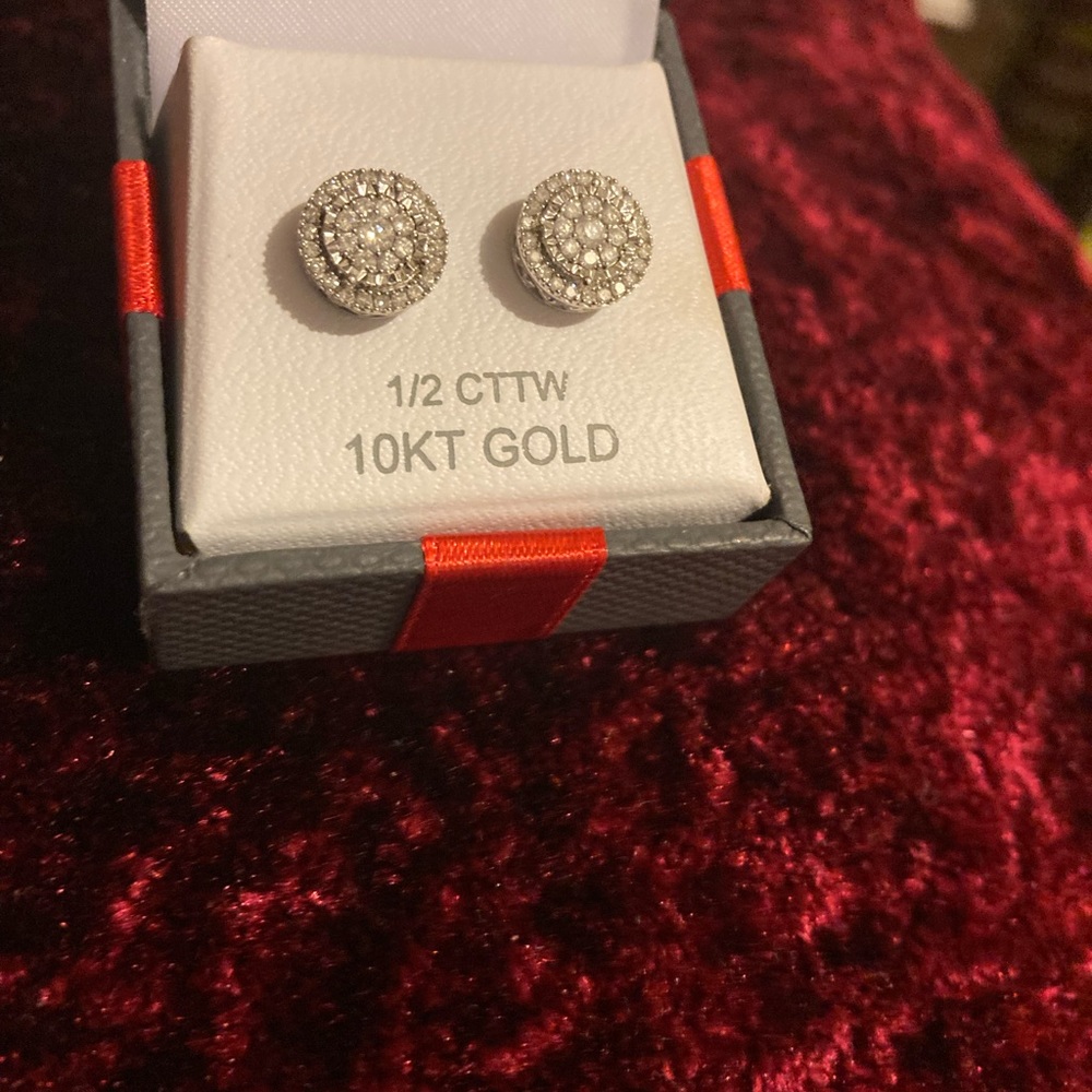 NWOT 10KT White Gold 1/2 Carat Total Weight